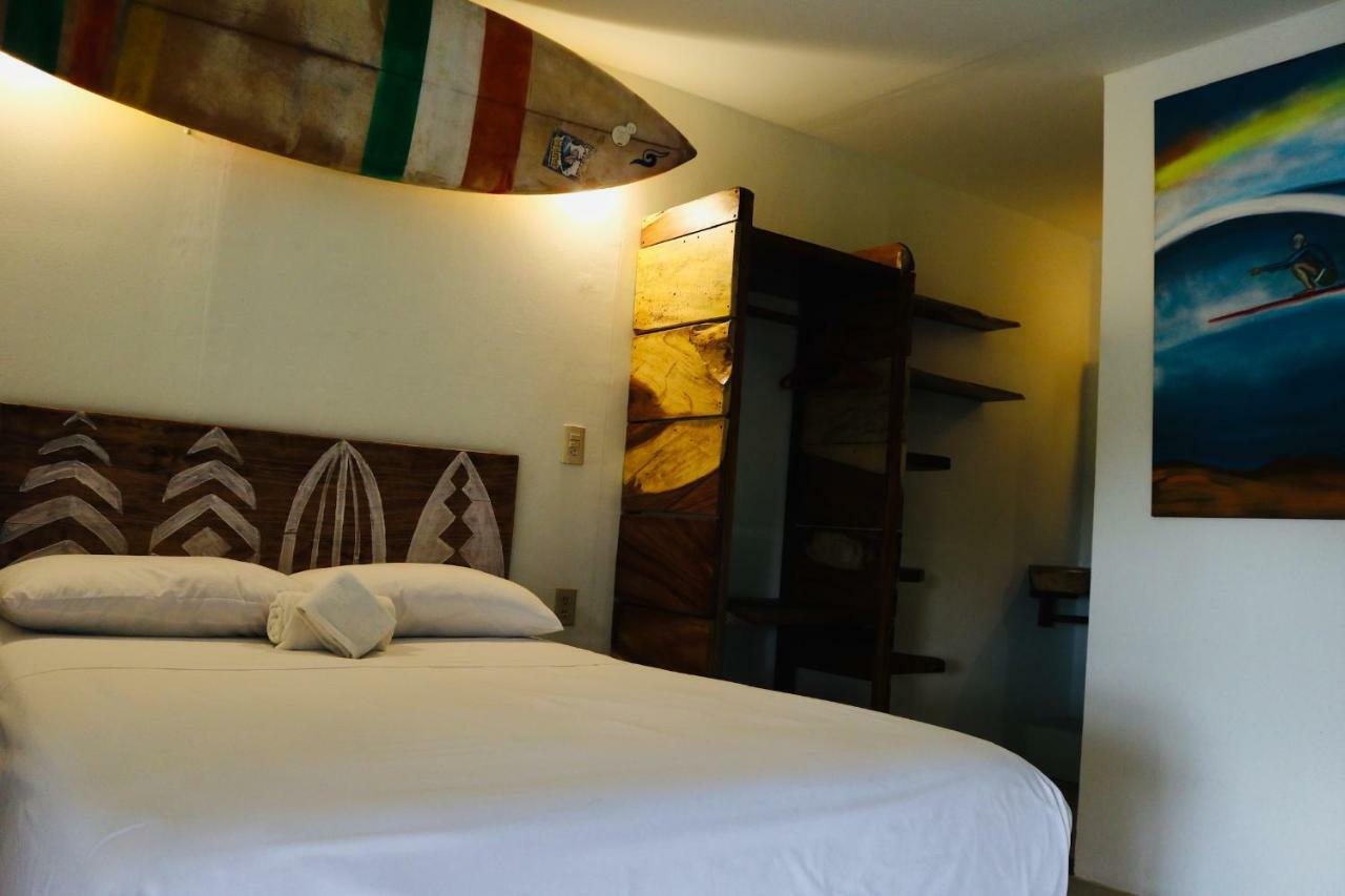Хостел Experiencia Surf Camp Brisas de Zicatela Екстер'єр фото