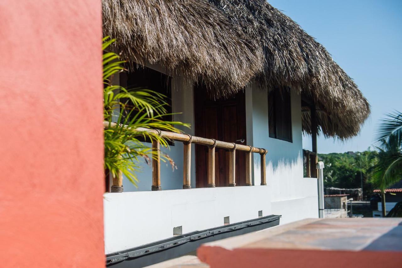 Хостел Experiencia Surf Camp Brisas de Zicatela Екстер'єр фото